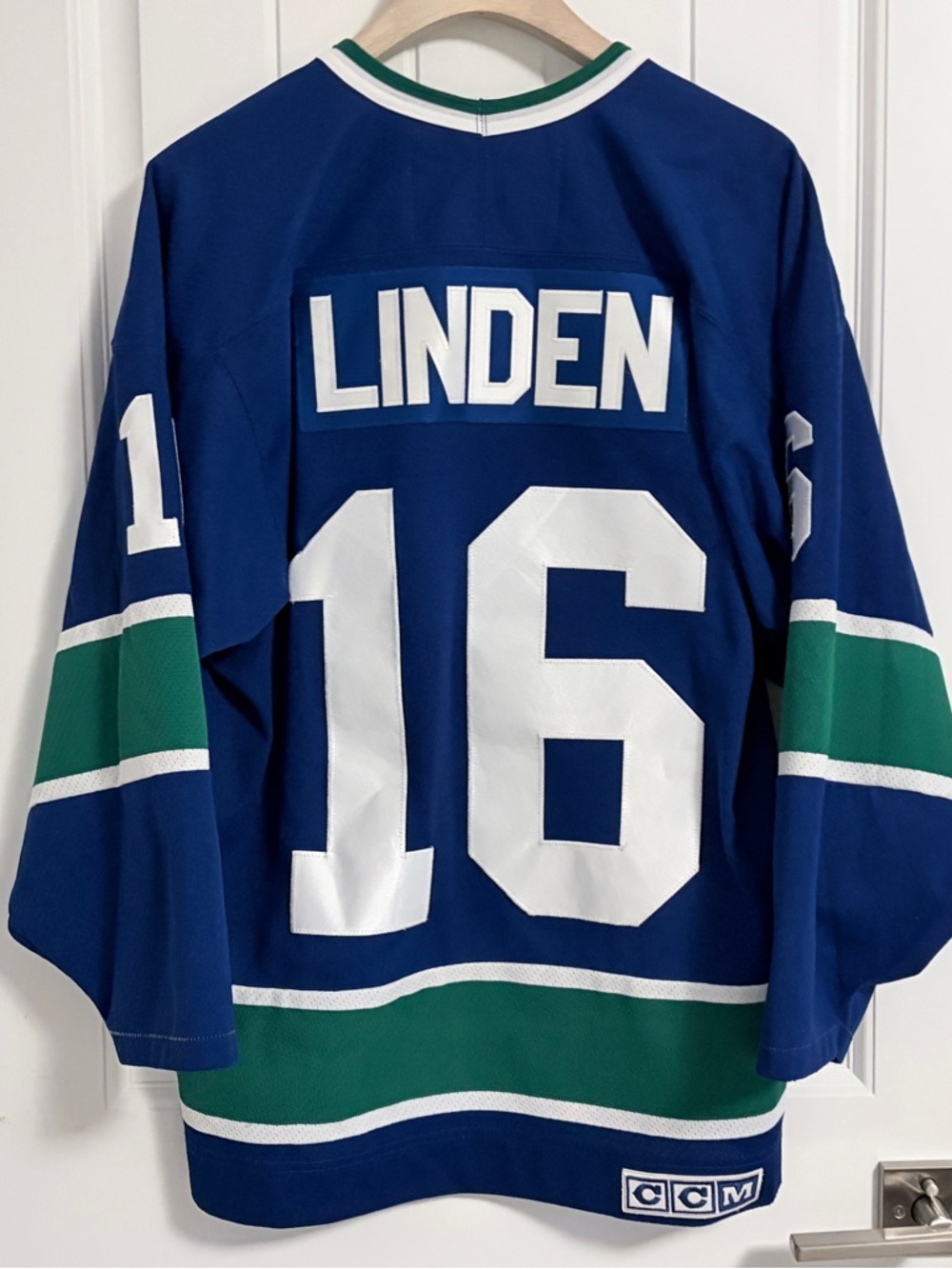 Authentic CCM Vancouver Canucks Trevor Linden Stick In Rink Jersey Size Medium